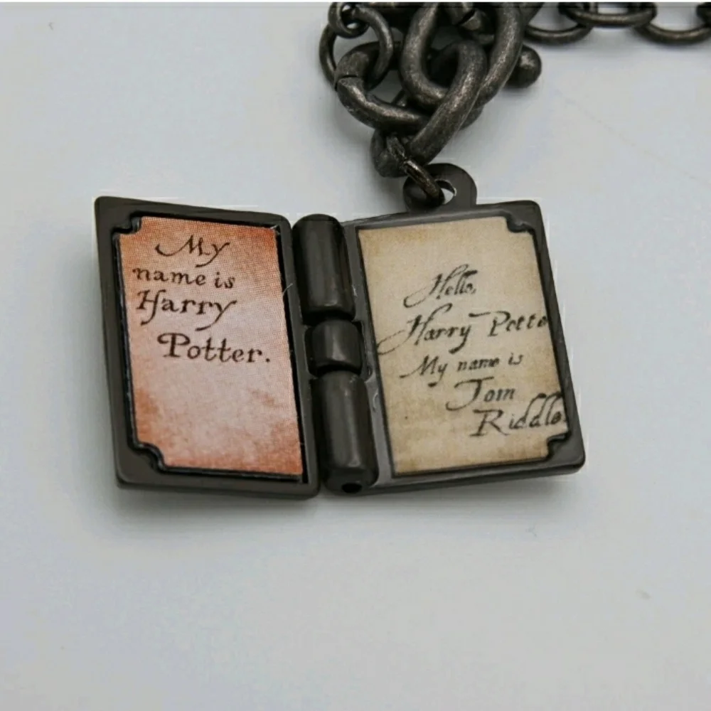 NWT! HARRY POTTER Dumbledore Seven (7) Horcrux Charm Bracelet Universal Studios
